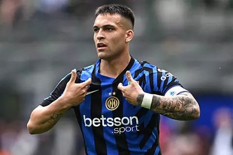 الشكوك تحوم حول مشاركة لاوتارو مع إنتر أمام برشلونة في دوري الأبطال